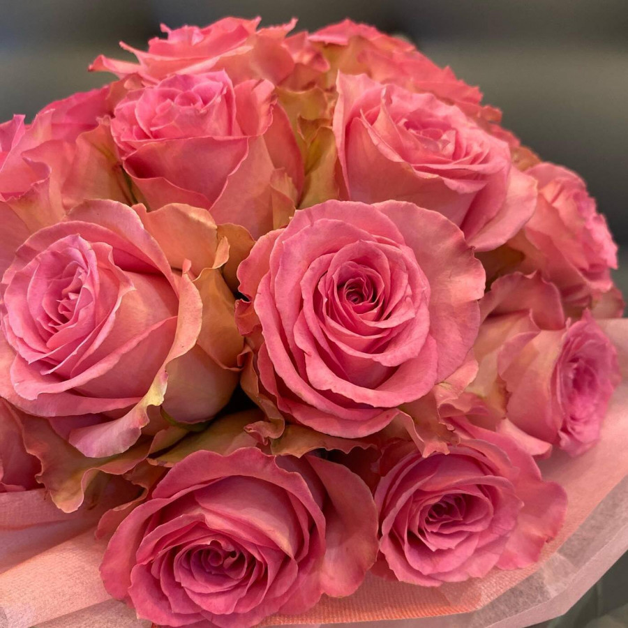Композиция из 15 розовых роз в белой коробке - фото 3